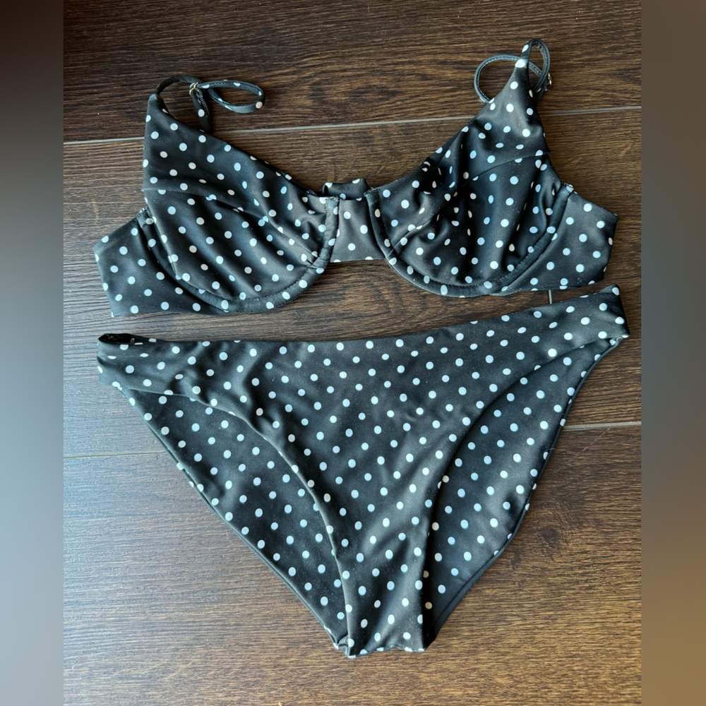 Skatie Bikini - Kate top size medium / cheryl bottoms size small